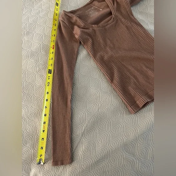 🆕 Free People Clean Slate layering top in brown size M/L - Picture 9 of 11